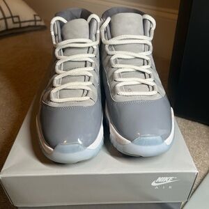 Nike Gray Sneakers Sleek Minimalist Design